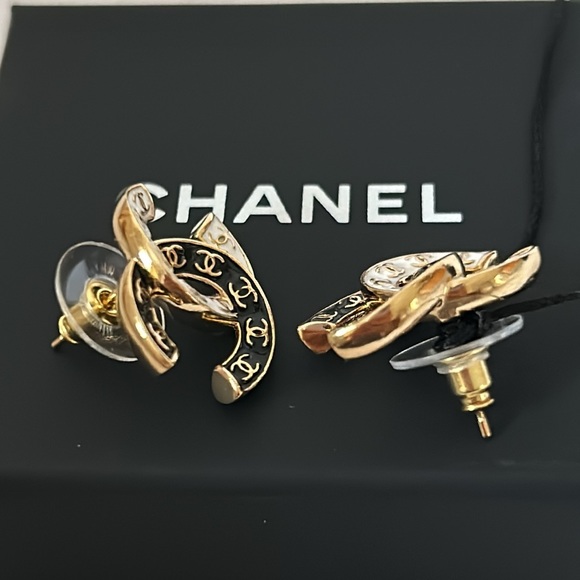 Chanel CC Stud Earrings - Picture 9 of 14